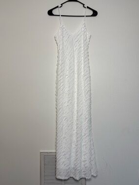Mable Textured Spaghetti-Strap Long Dress in White Size Large